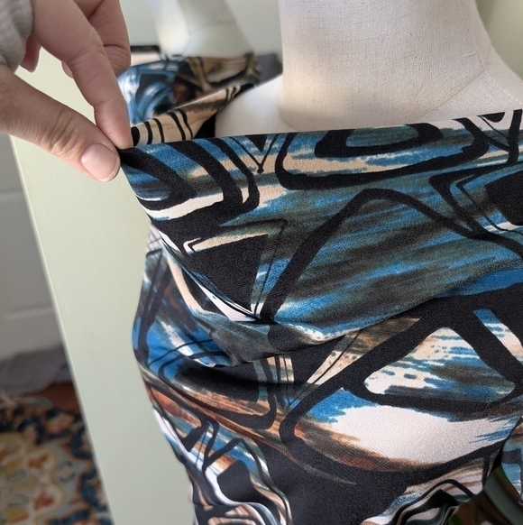 Susan Lawrence Women's Size Medium Multicolor Geometric Swoop Neck Top - Picture 6 of 7